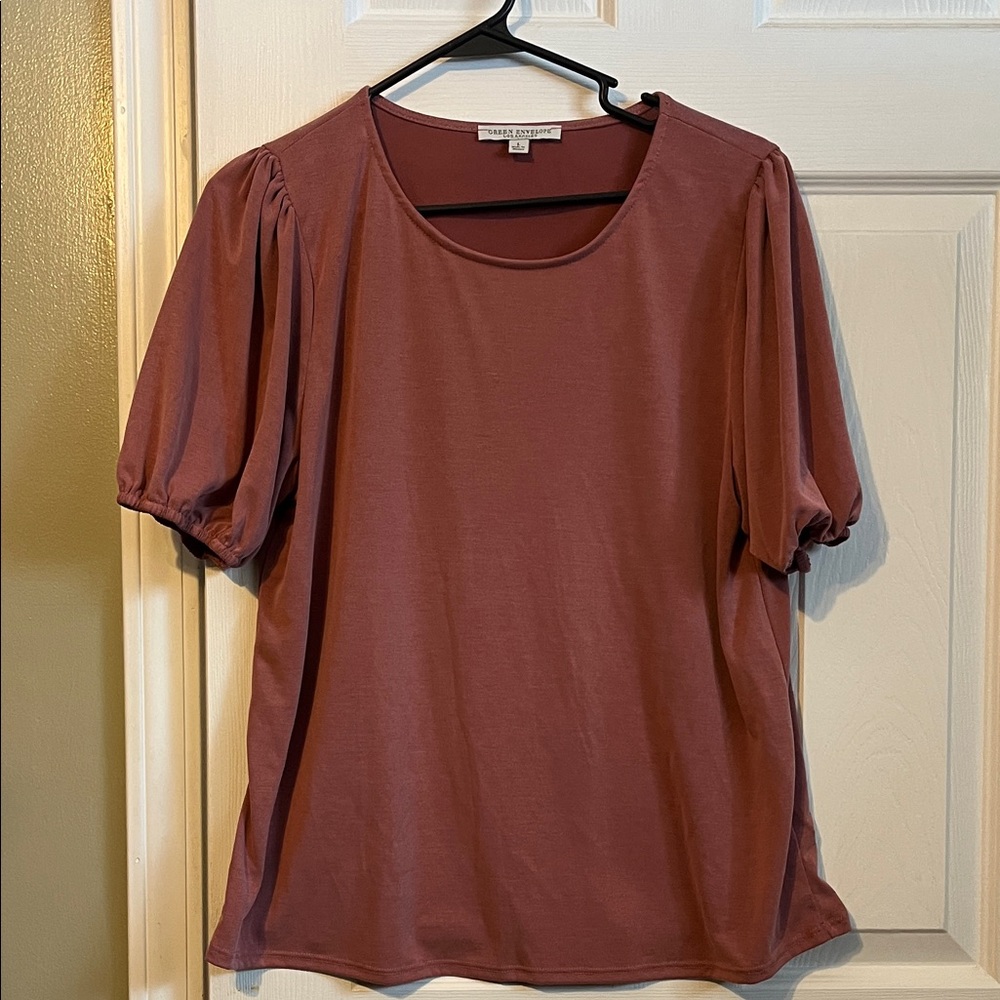 Green Envelope Women’s Large Mauve Top